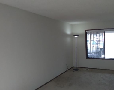 2504 Redwood Ct - Photo Thumbnail 28