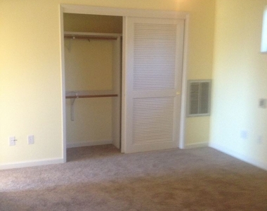 21760 Wilcox Rd Apt B - Photo Thumbnail 6