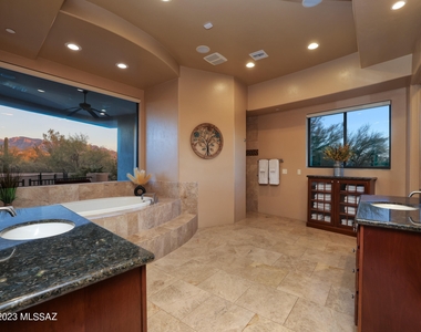 2759 W Desert Splendor Court - Photo Thumbnail 9