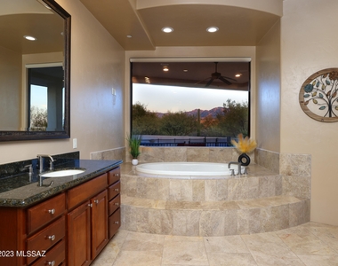 2759 W Desert Splendor Court - Photo Thumbnail 10