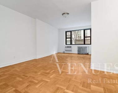 Copy of East 76th Street - Photo Thumbnail 2