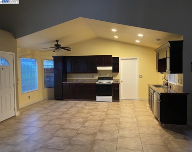 1343 Hidalgo Cir - Photo Thumbnail 8