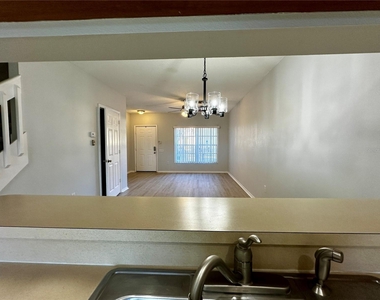 2504 Lake Woodberry Circle - Photo Thumbnail 8