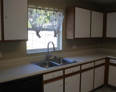 3120 Natoma Way - Photo Thumbnail 8