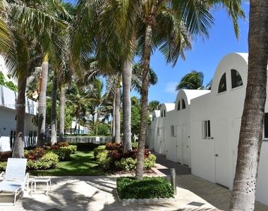 6365 Collins Ave - Photo Thumbnail 4