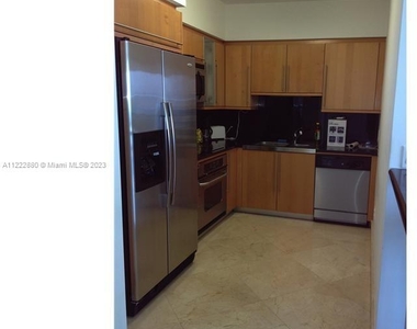 6365 Collins Ave - Photo Thumbnail 15