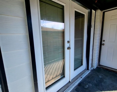 1177 Lucille Ave Sw - Photo Thumbnail 4