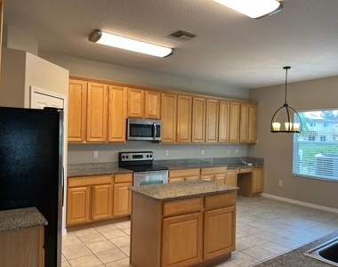 10514 Coral Key Ave - Photo Thumbnail 5