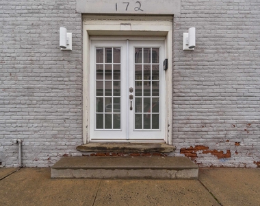 172 Hobart Ave - Photo Thumbnail 20