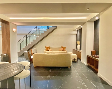 654 Madison Street - Photo Thumbnail 7