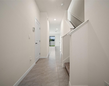 1404 Colt Creek Place - Photo Thumbnail 7