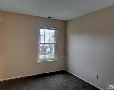 1504 Pebble Place - Photo Thumbnail 8