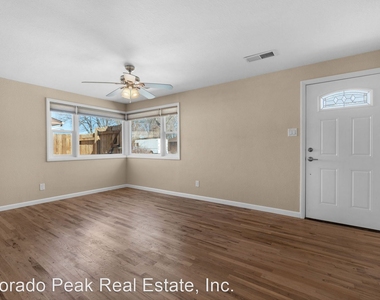 2708 Meadowlark Ln - Photo Thumbnail 6