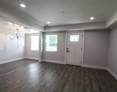 3609 W Bay Avenue - Photo Thumbnail 9