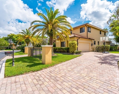 9439 Nw 54th Doral Cir Ln - Photo Thumbnail 2