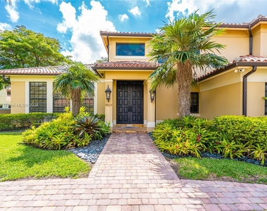 9439 Nw 54th Doral Cir Ln - Photo Thumbnail 1