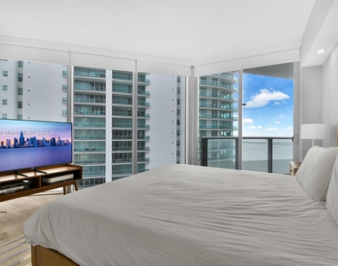 1300 Brickell Bay Dr - Photo Thumbnail 9