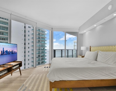 1300 Brickell Bay Dr - Photo Thumbnail 8