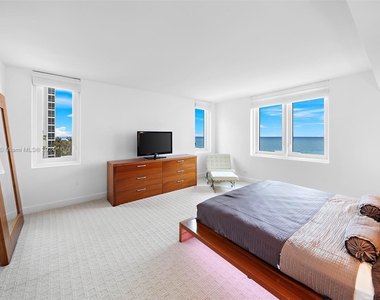 2301 Collins Ave - Photo Thumbnail 10