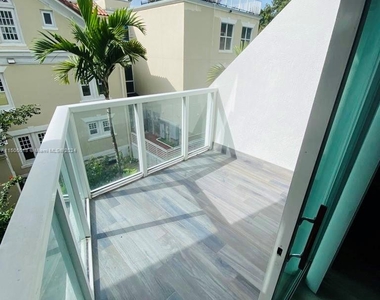 1528 Brickell Ave - Photo Thumbnail 13