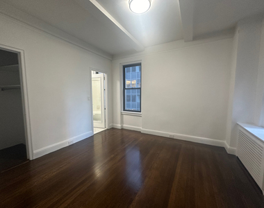 140 East 46th Street - Photo Thumbnail 3