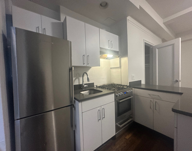 140 East 46th Street - Photo Thumbnail 2