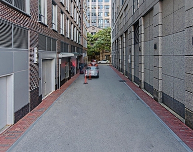 80 Broad St Valet Parking Space - Photo Thumbnail 2