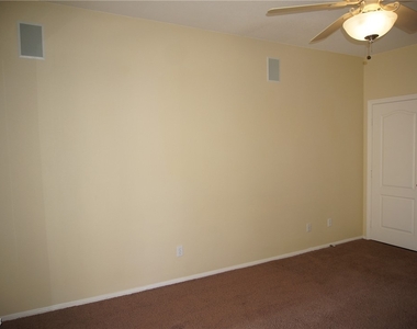 3940 Bella Palermo Way - Photo Thumbnail 35