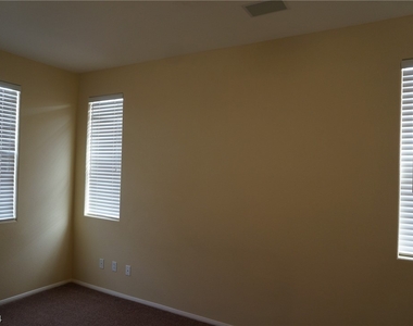 3940 Bella Palermo Way - Photo Thumbnail 9