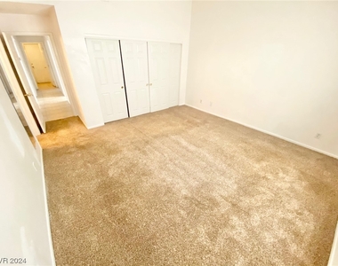 6305 Copperfield Avenue - Photo Thumbnail 21