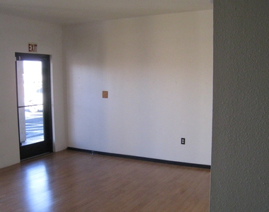 1502 E Fry Boulevard - Photo Thumbnail 1