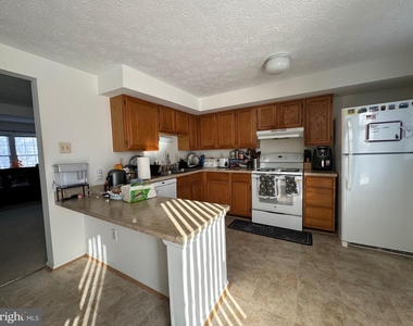 6147 Gardenia Court - Photo Thumbnail 4