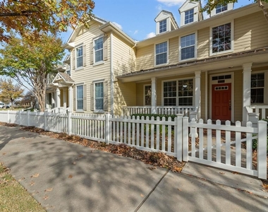 6228 Crescent Street - Photo Thumbnail 2