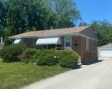 311 E Butterfield Road - Photo Thumbnail 2