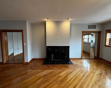 3205 N Leavitt Street - Photo Thumbnail 1