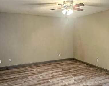 3870 Tulsa Way - Photo Thumbnail 4