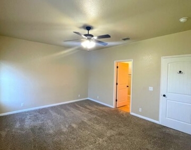 5977 Midcrown Dr - Photo Thumbnail 9