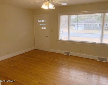 1801 Fairview Way - Photo Thumbnail 5