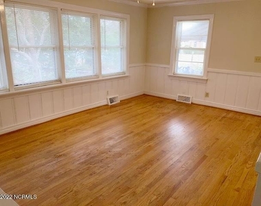 1801 Fairview Way - Photo Thumbnail 7