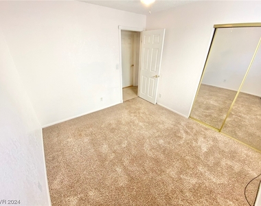 6305 Copperfield Avenue - Photo Thumbnail 13