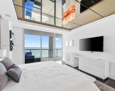 6799 Collins Ave - Photo Thumbnail 8