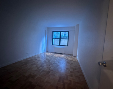 333 East 49th Street - Photo Thumbnail 8