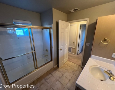 5215 Arden Way - Photo Thumbnail 23