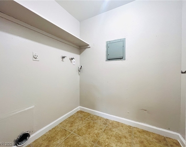 2920 Siki Court - Photo Thumbnail 13