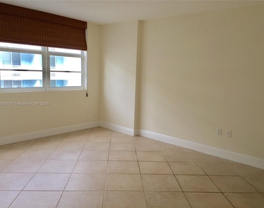 6917 Collins Ave - Photo Thumbnail 9