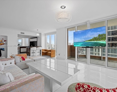 17875 Collins Ave - Photo Thumbnail 2