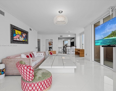 17875 Collins Ave - Photo Thumbnail 3