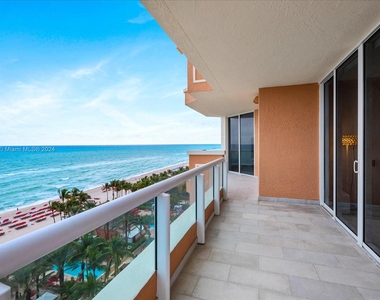 17875 Collins Ave - Photo Thumbnail 19