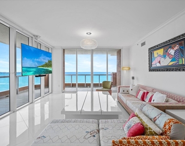 17875 Collins Ave - Photo Thumbnail 0