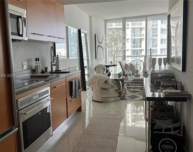 495 Brickell Ave - Photo Thumbnail 12